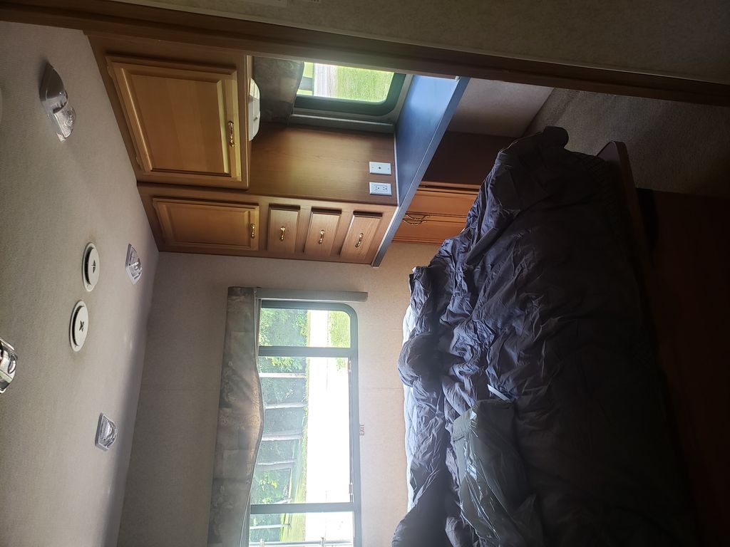 2003 Fleetwood Flair 33B - National Vehicle