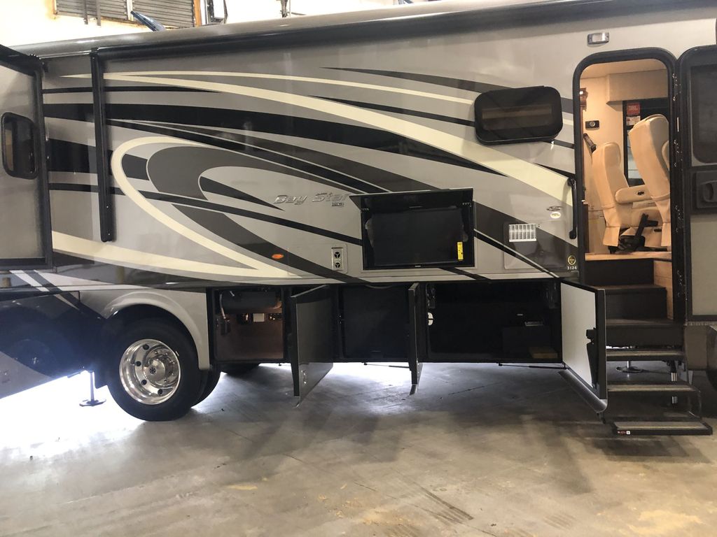 2019 Newmar Bay Star 3124 - National Vehicle