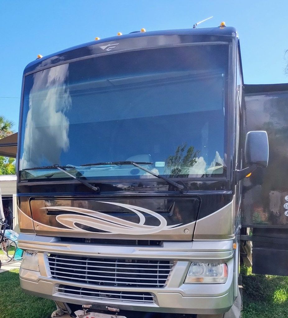 テレビ 2015 Fleetwood Bounder 33C - National Vehicle
