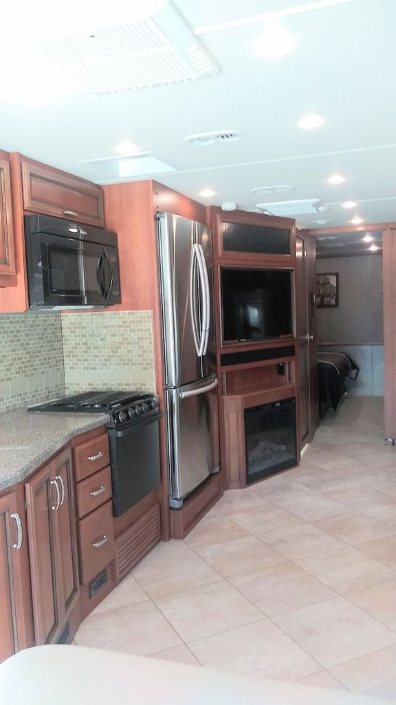 テレビ 2015 Fleetwood Bounder 33C - National Vehicle