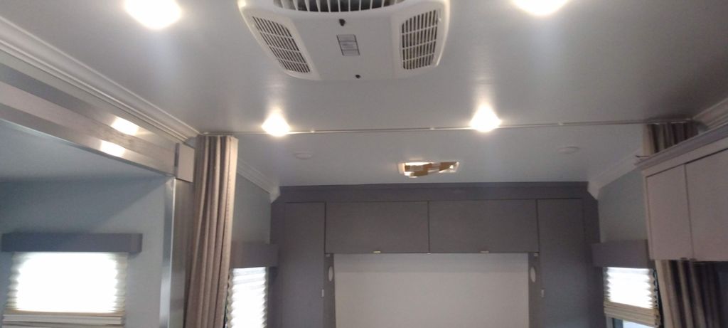 2021 Innovator RV Innovator 2125RB - National Vehicle