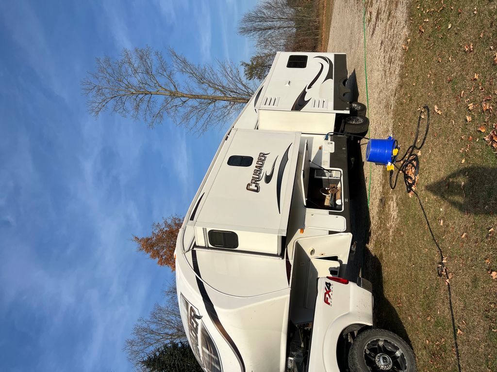 2011 Prime Time Crusader 320RLT - National Vehicle