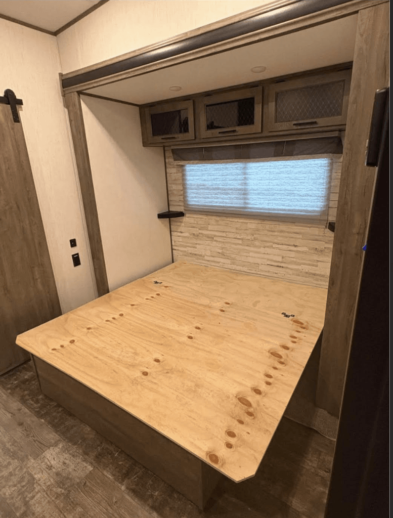 2022 Forest River Sabre Cobalt 37FLH - National Vehicle
