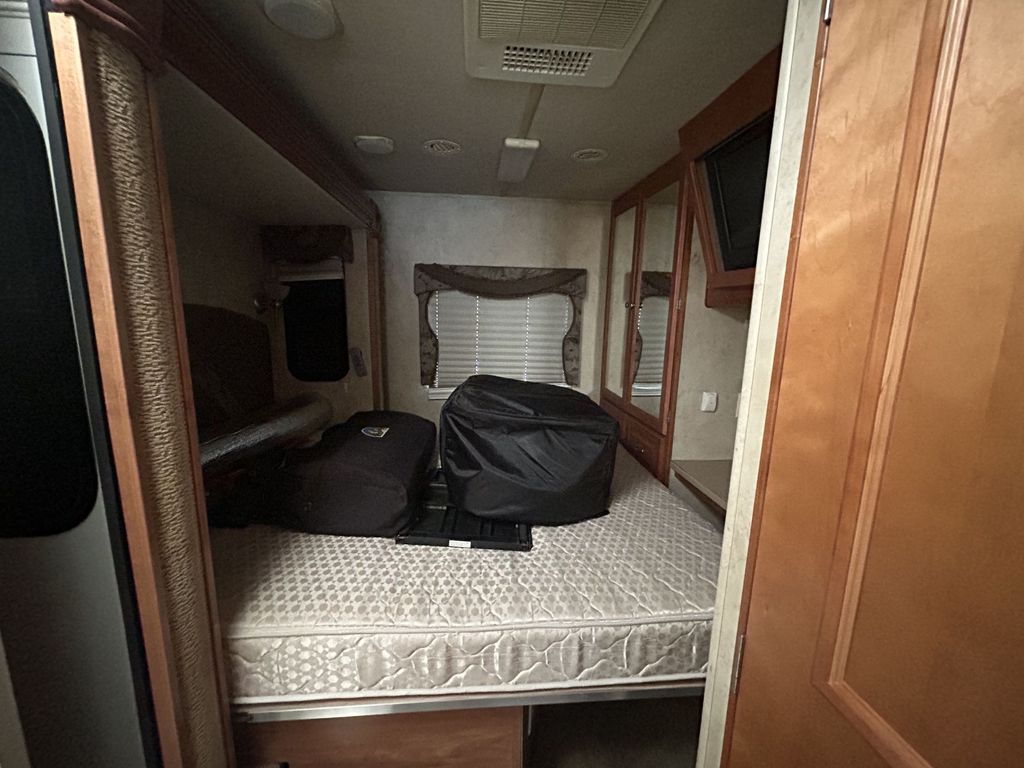 2007 Gulf Stream Sun Voyager 8295 - National Vehicle
