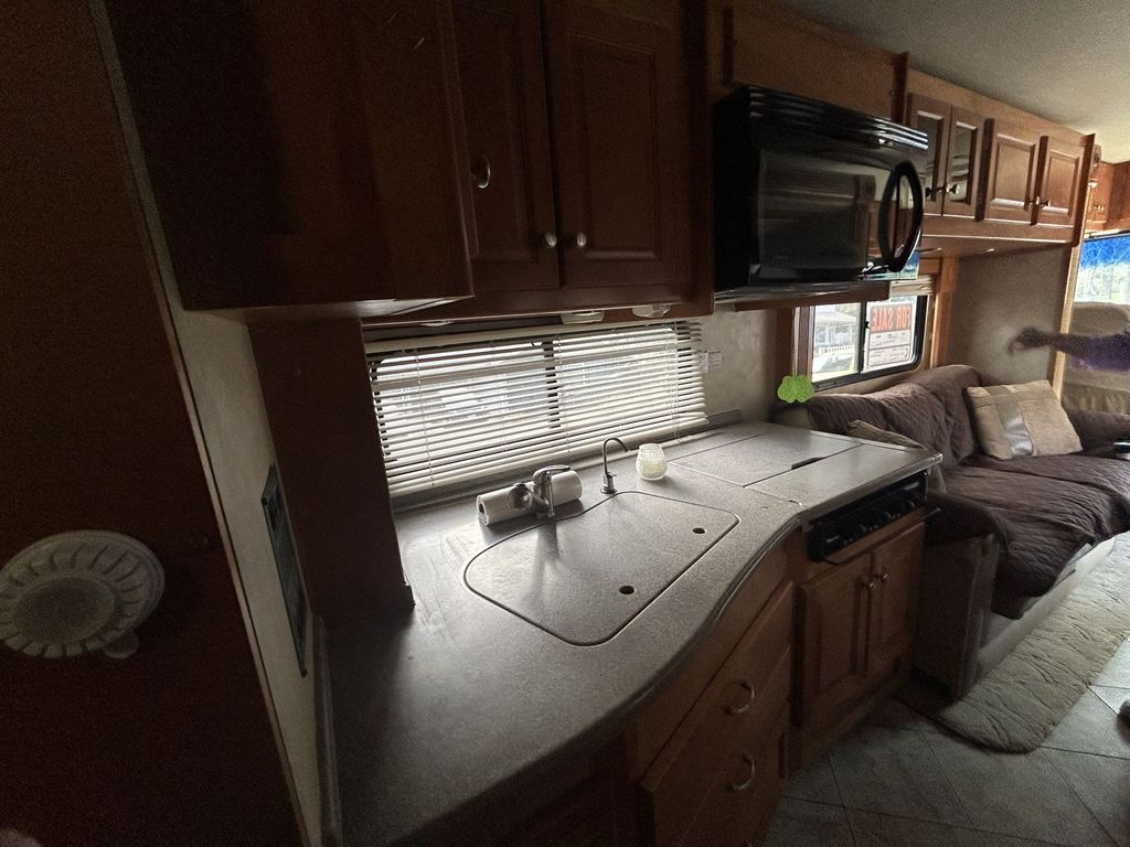 2007 Gulf Stream Sun Voyager 8295 - National Vehicle