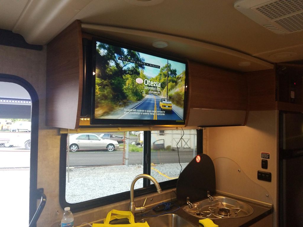 バスストップ（6巻セット） 2015 Winnebago View 24J - National Vehicle