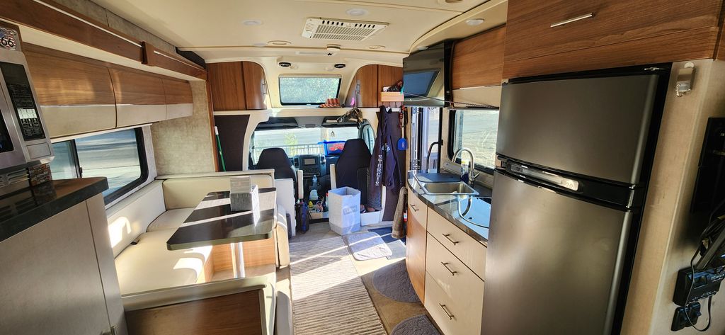 バスストップ（6巻セット） 2015 Winnebago View 24J - National Vehicle