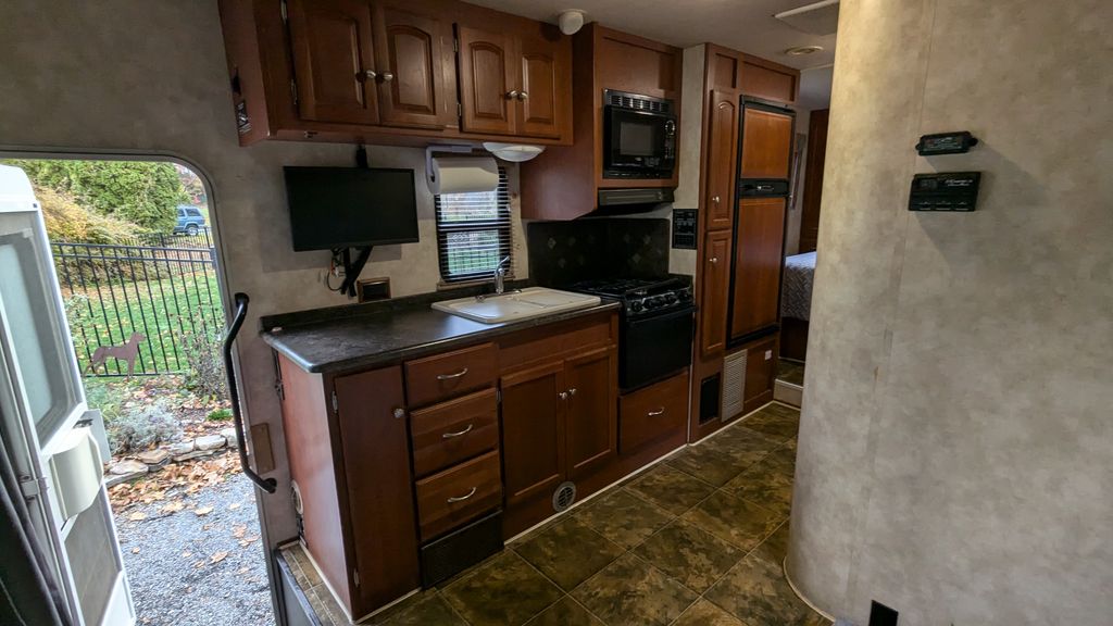 【M】 2013 Winnebago Chalet 26QR - National Vehicle