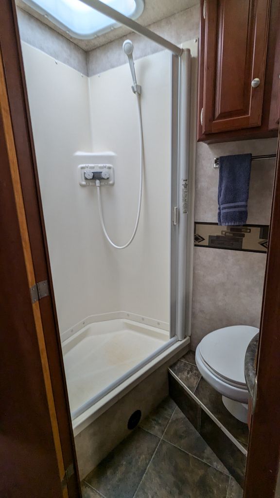 【M】 2013 Winnebago Chalet 26QR - National Vehicle