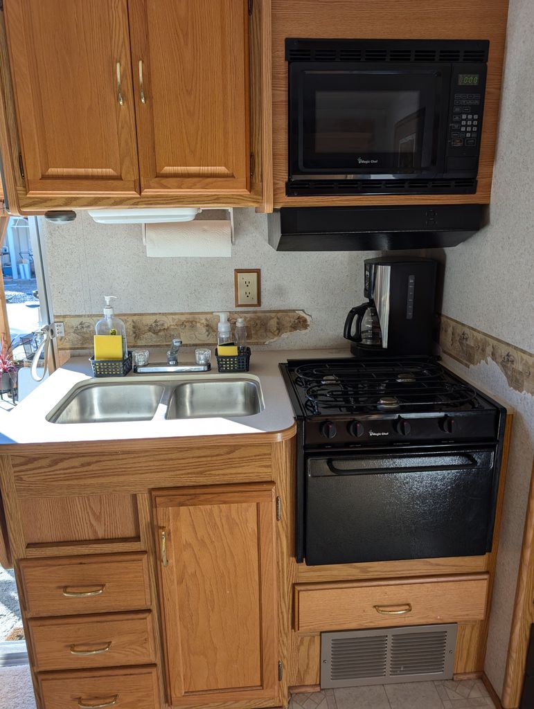 2002 Winnebago Sightseer 27C - National Vehicle