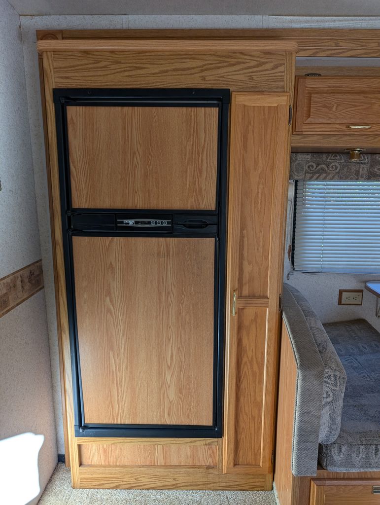 2002 Winnebago Sightseer 27C - National Vehicle
