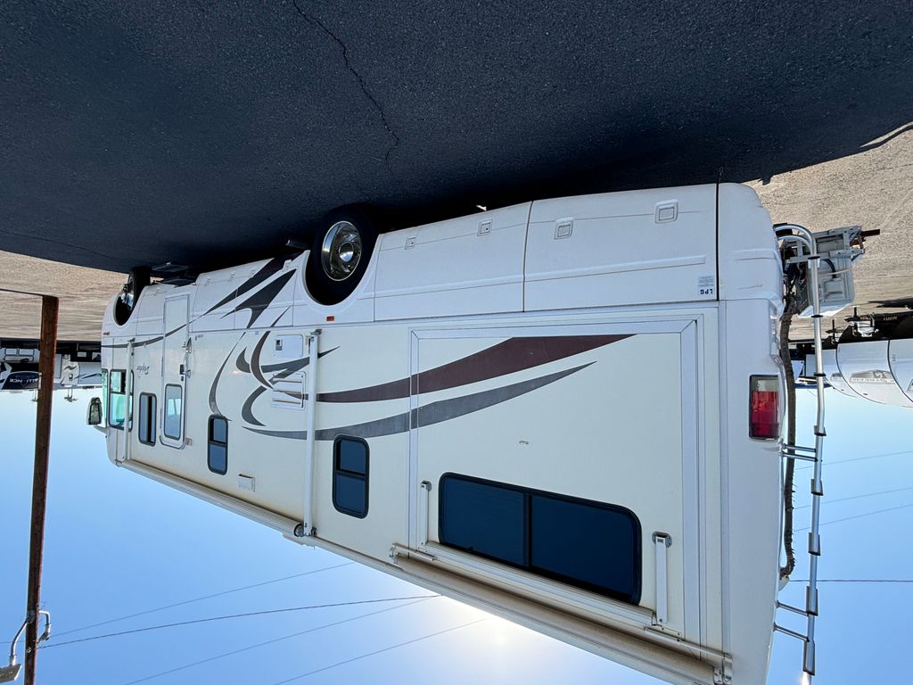 2003 National RV Dolphin 5320 - National Vehicle