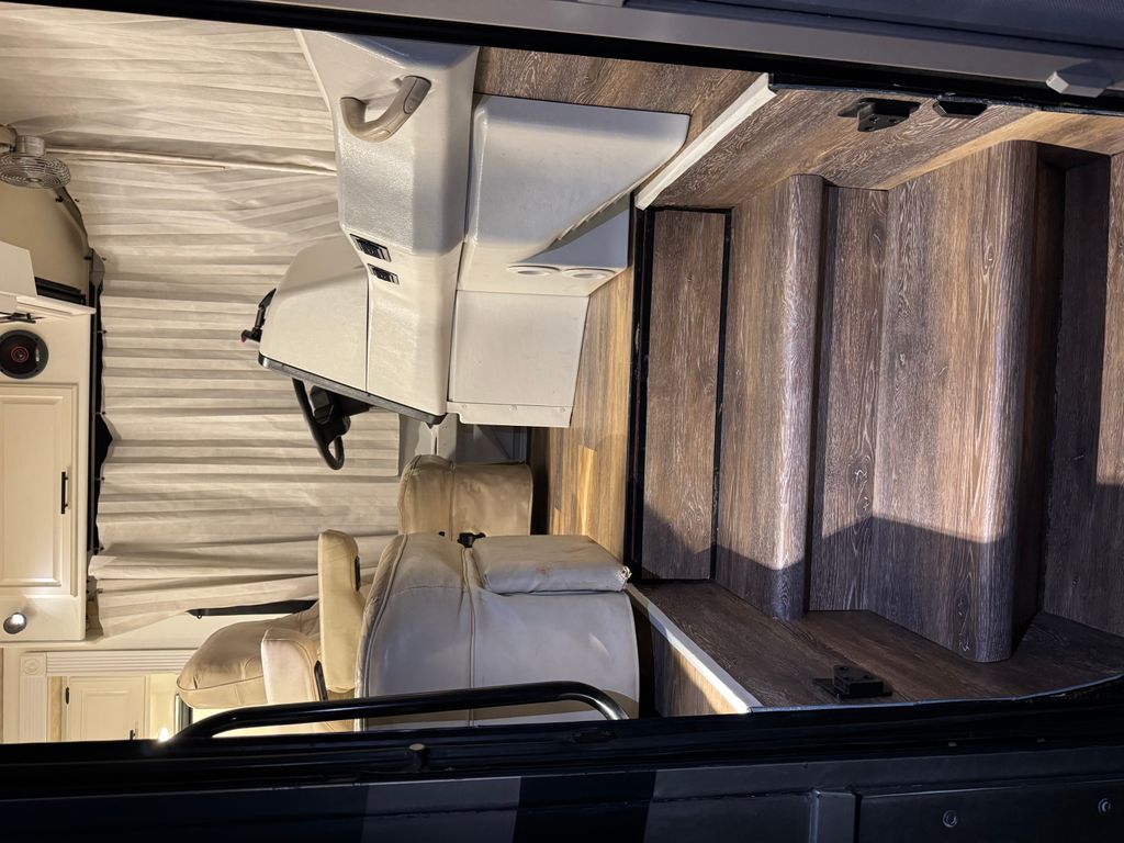 SSS  2004 Winnebago Journey 32T - National Vehicle