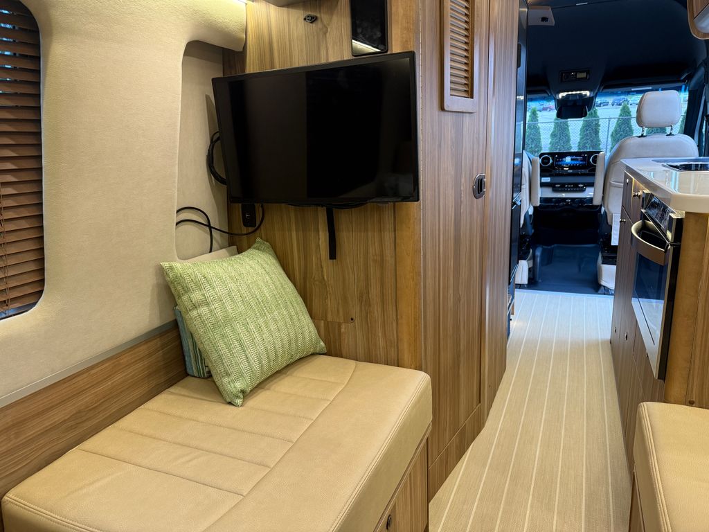 【】y.a【】 Experience Unmatched Comfort with John Deere 8RX | TikTok