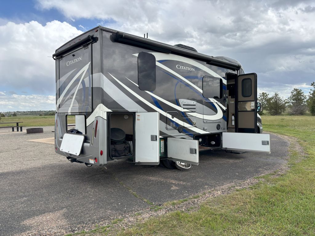 ユウ 2018 Thor Motor Coach Citation Sprinter 24SR - National Vehicle