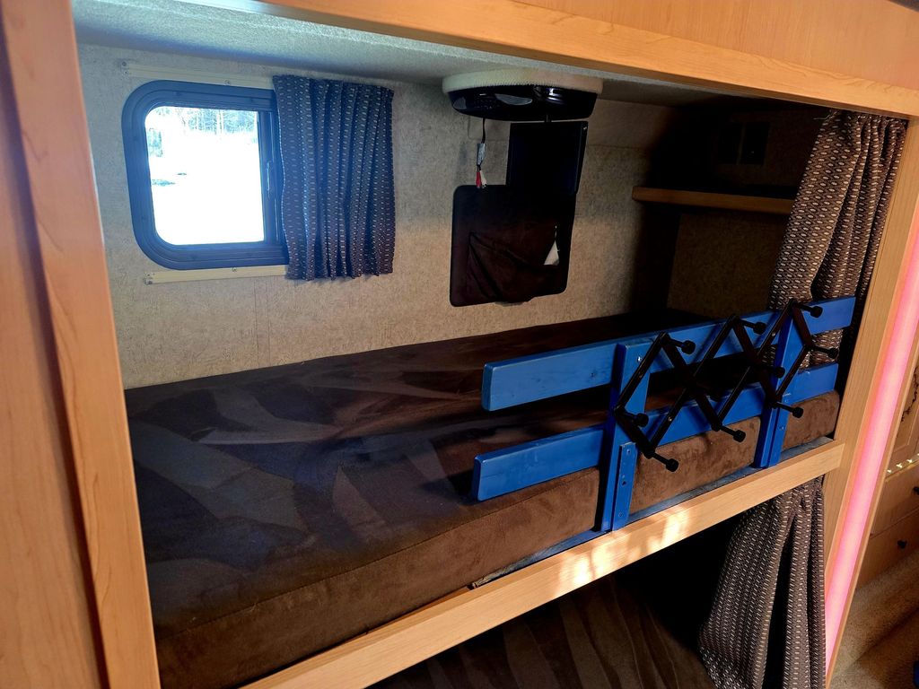 2008 Winnebago Sightseer 35J - National Vehicle