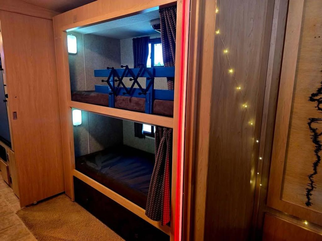 2008 Winnebago Sightseer 35J - National Vehicle