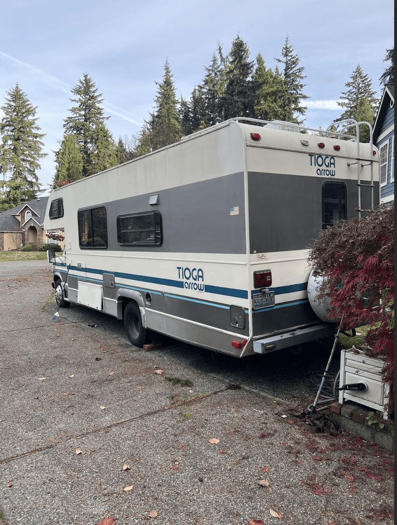 デラ 1989 Fleetwood Tioga 24D - National Vehicle