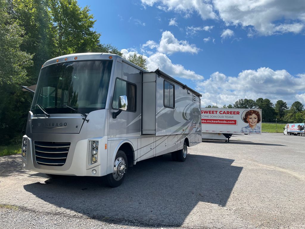 コロンバス 2016 Winnebago Itasca Sunova 33C - National Vehicle