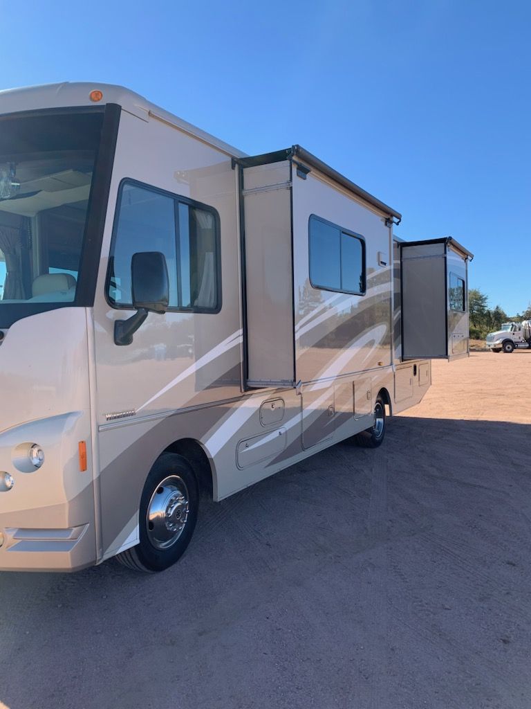 2015 Itasca Sunstar 30T - National Vehicle