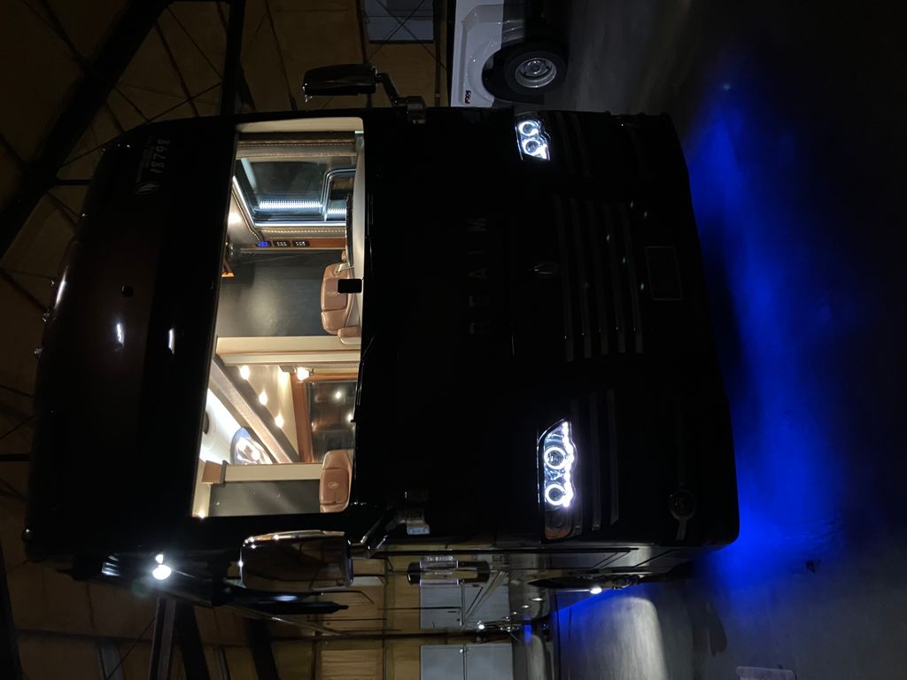 2018 Foretravel Realm FS6 LVB - National Vehicle