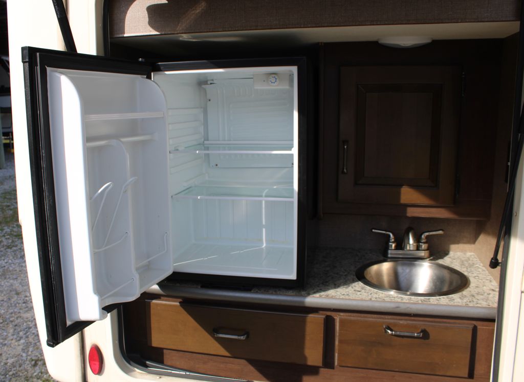 2018 Thor Motor Coach Hurricane 29M - National Vehicle