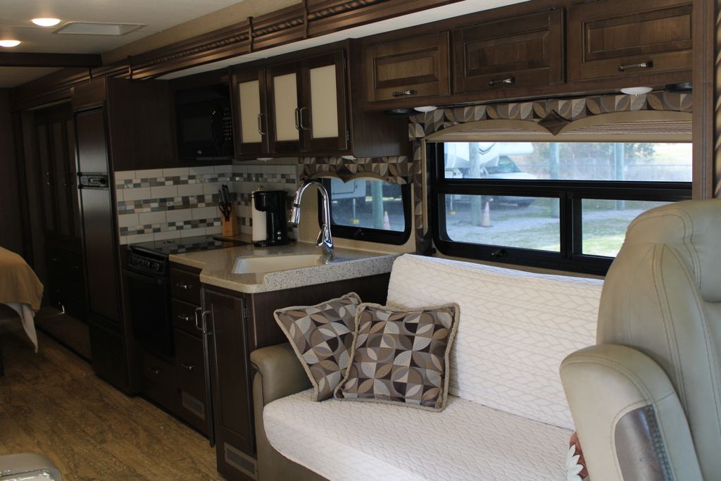 2018 Thor Motor Coach Hurricane 29M - National Vehicle