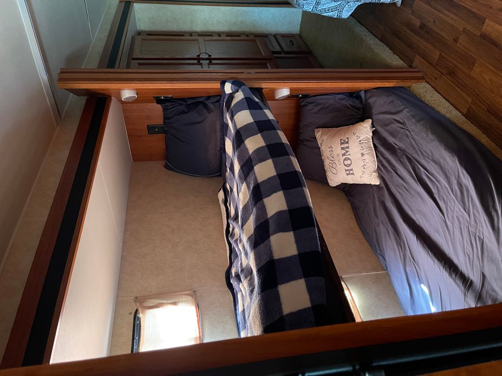 2011 Coachmen Freelander 32BH - National Vehicle