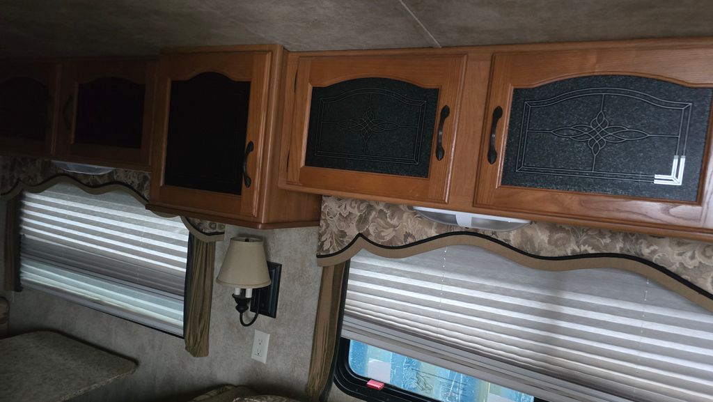 アンティーク 2009 Keystone Montana Mountaineer 345DBQ - National Vehicle