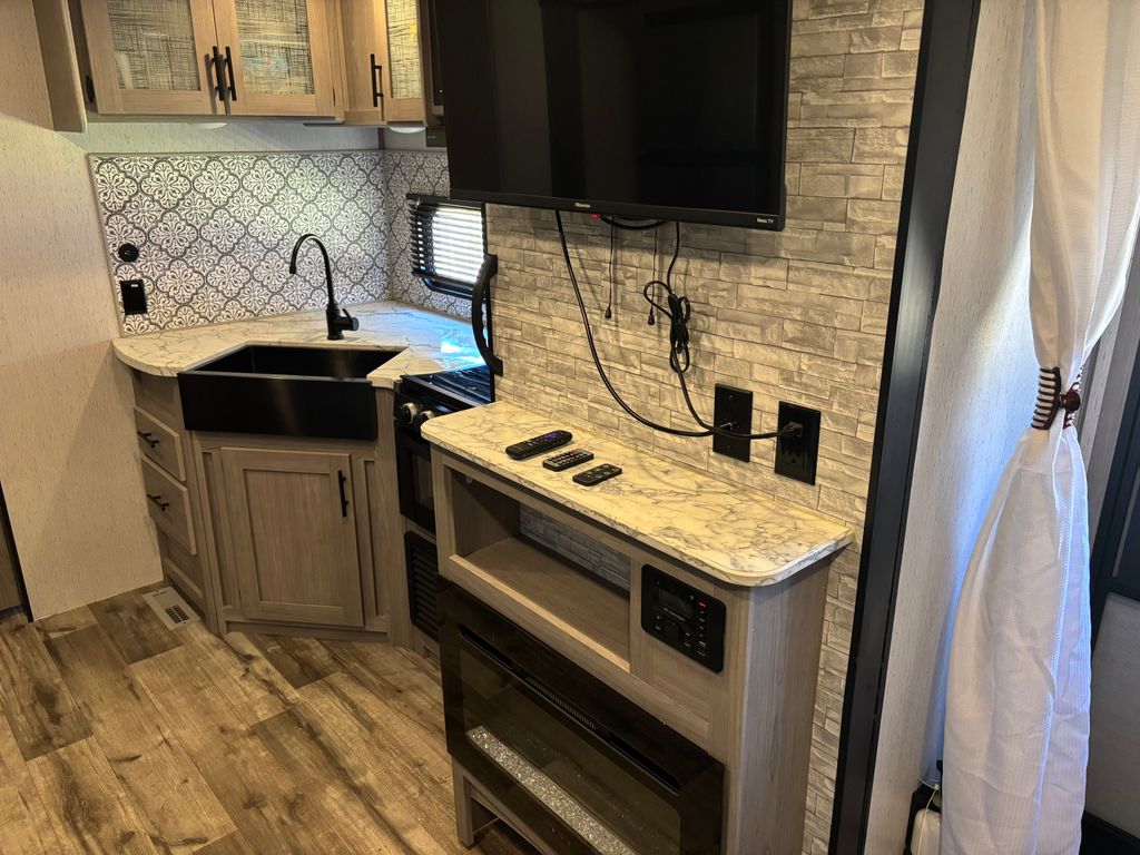 2022 Dutchmen Coleman Lantern 242BH - National Vehicle