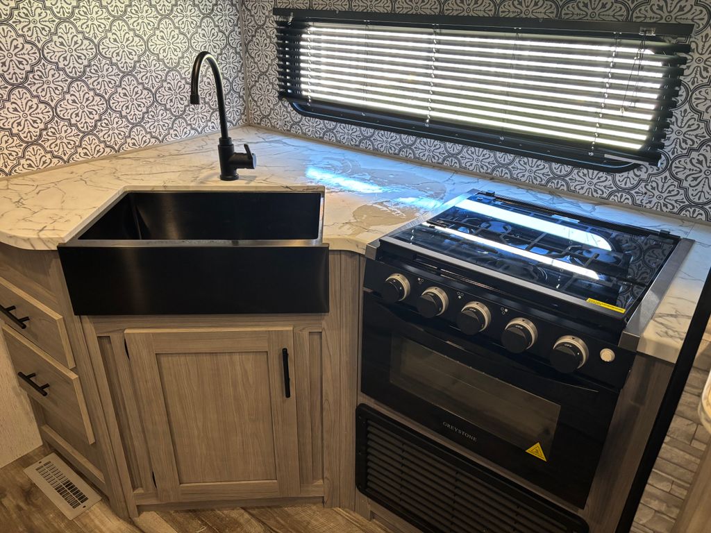 2022 Dutchmen Coleman Lantern 242BH - National Vehicle