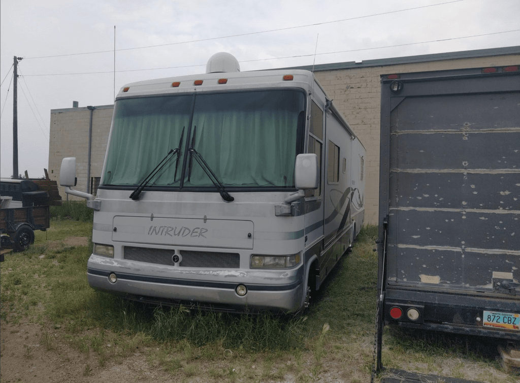 2000 Damon Intruder 359 - National Vehicle