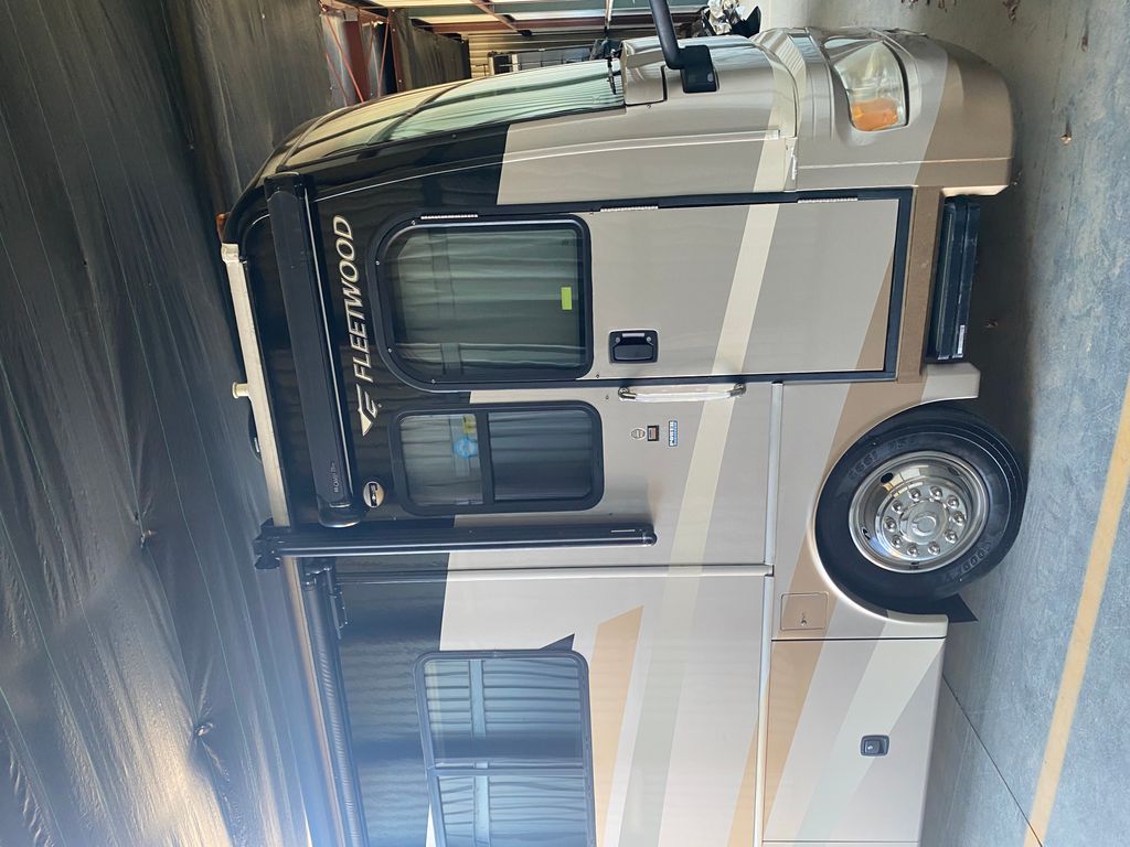 2007 Fleetwood Bounder 38S - National Vehicle
