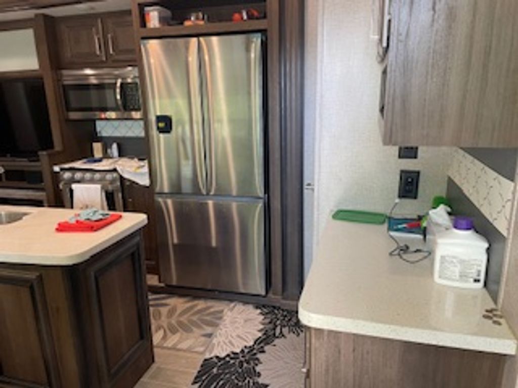 2019 Keystone Avalanche 396BH - National Vehicle
