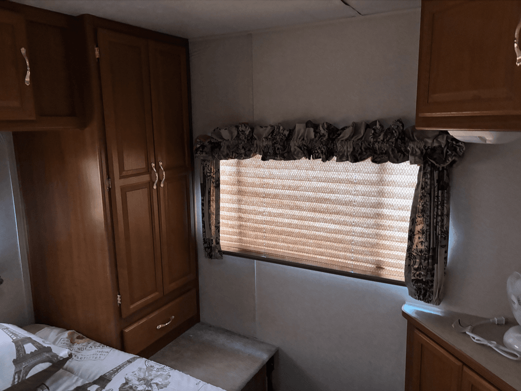 2002 Coachmen Leprechaun 290RF - National Vehicle
