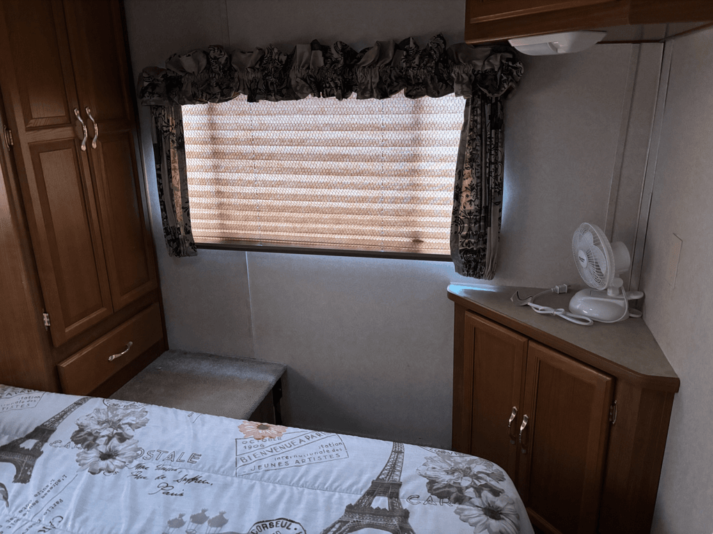 2002 Coachmen Leprechaun 290RF - National Vehicle