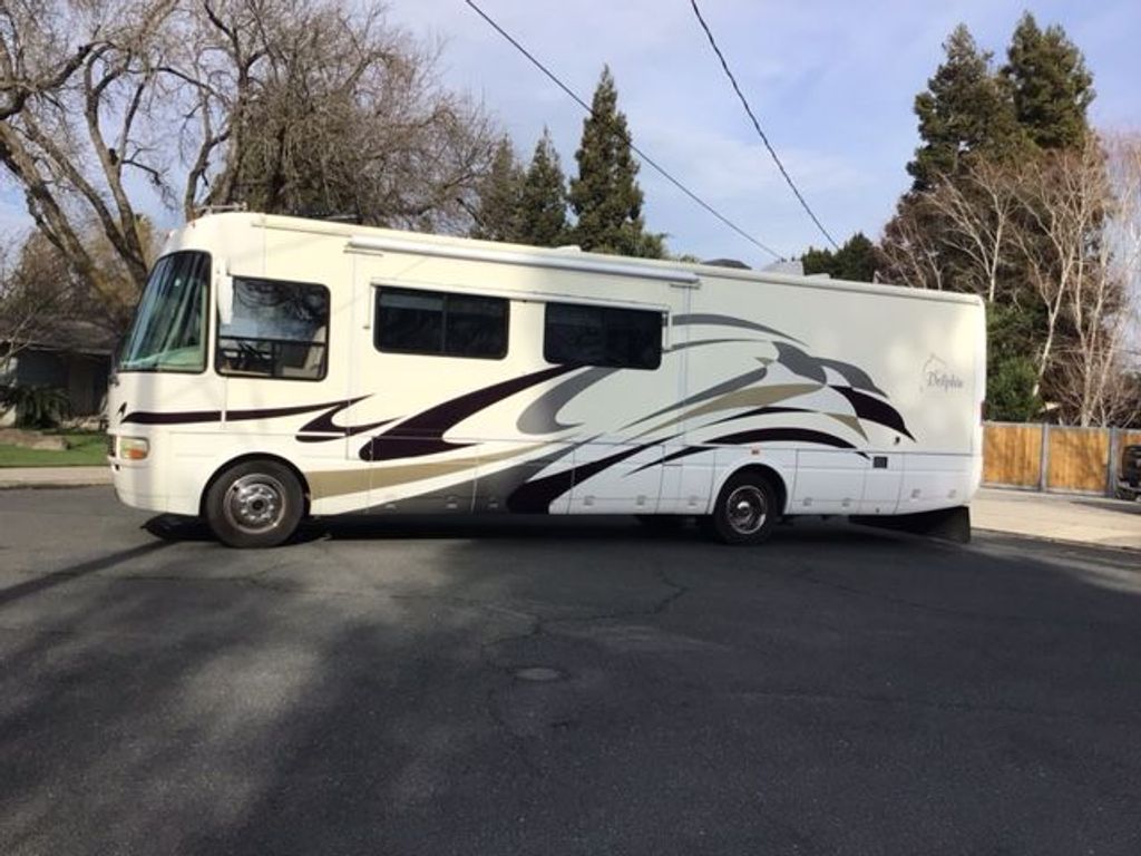2005 National RV Dolphin 5355 - National Vehicle