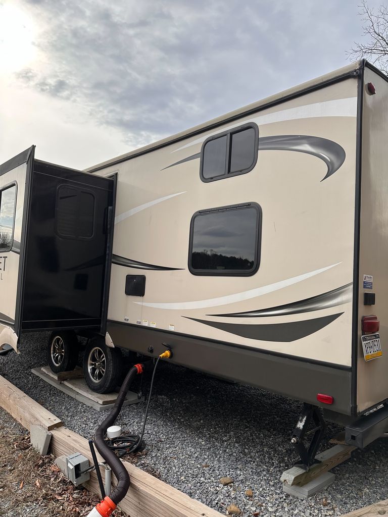 フリープラス 2017 Crossroads Sunset Trail Super Lite 290QB - National Vehicle