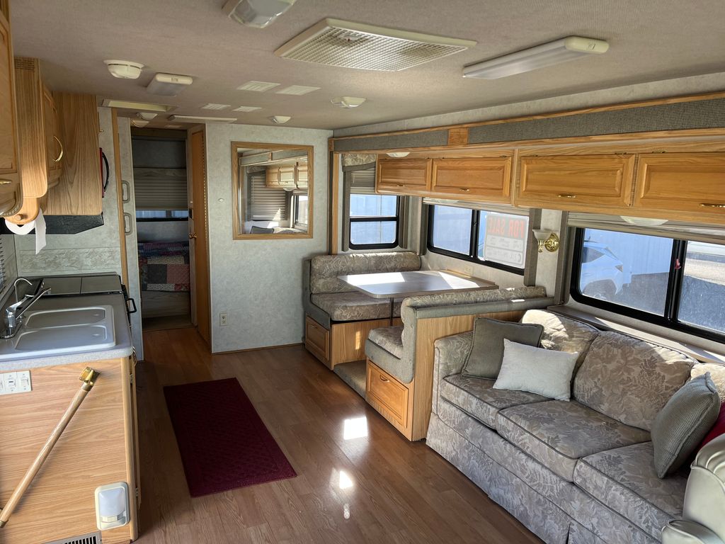 2002 Fleetwood Bounder 31W - National Vehicle