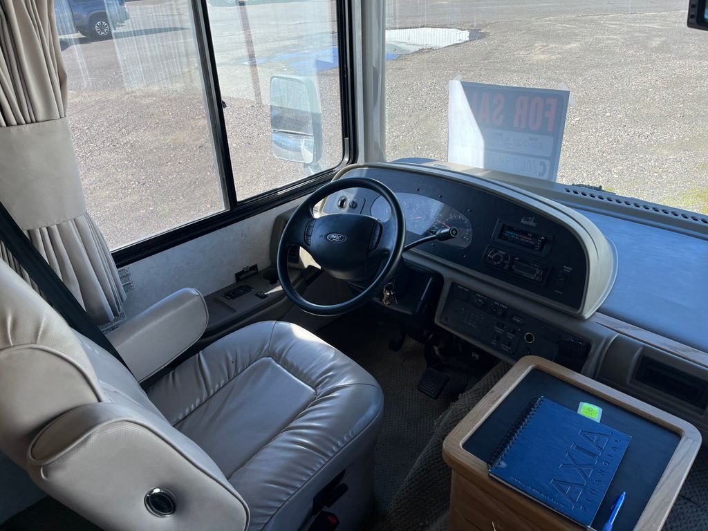 2002 Fleetwood Bounder 31W - National Vehicle