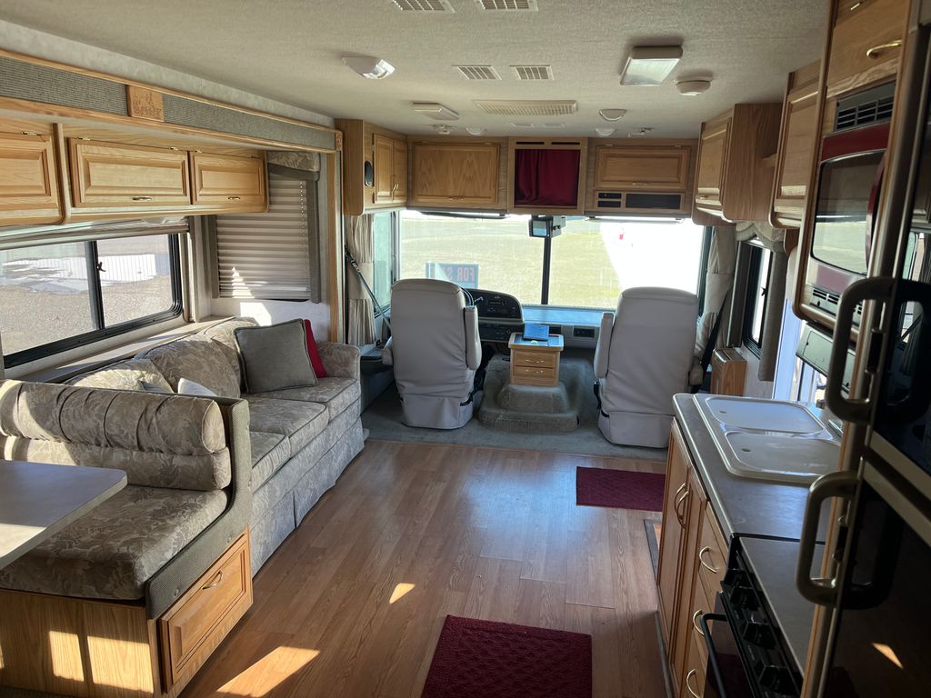 2002 Fleetwood Bounder 31W - National Vehicle
