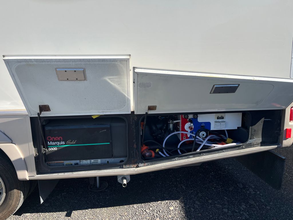 2002 Fleetwood Bounder 31W - National Vehicle