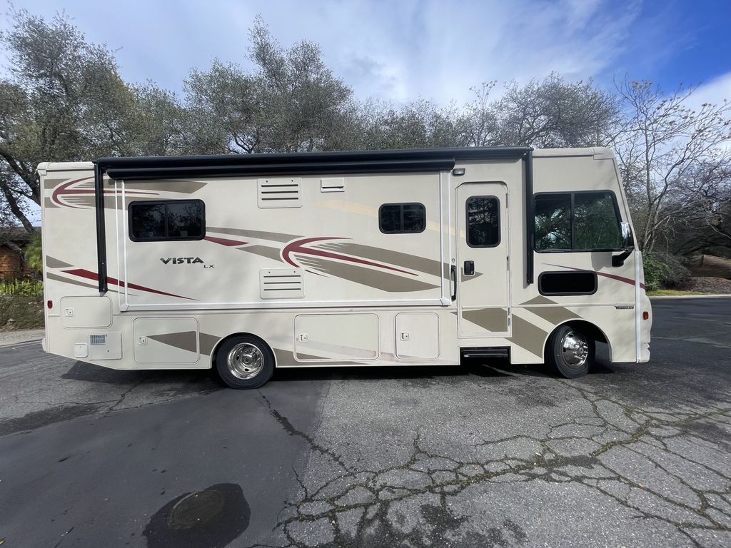 2017 Winnebago Vista LX 27N - National Vehicle