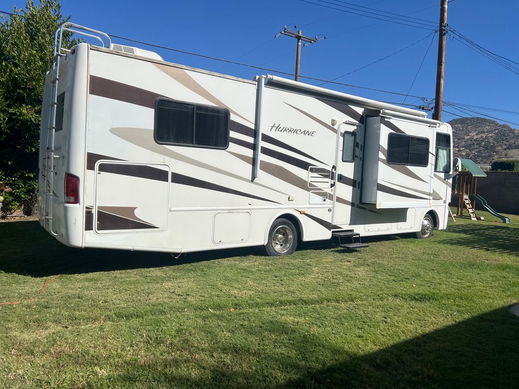 2011 Four Winds Hurricane - National Vehicle