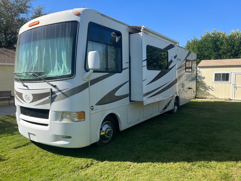 2011 Four Winds Hurricane - National Vehicle