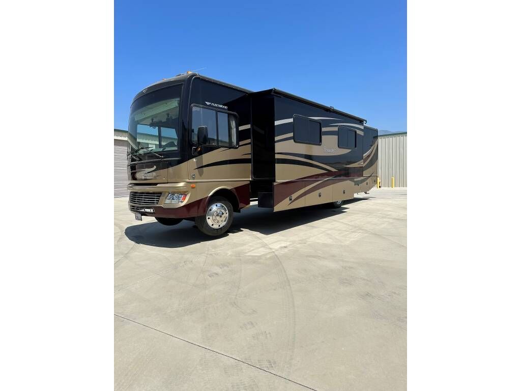 2013 Fleetwood Bounder 35K - National Vehicle