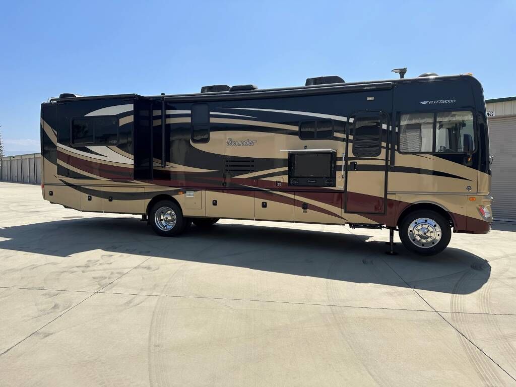 2013 Fleetwood Bounder 35K - National Vehicle