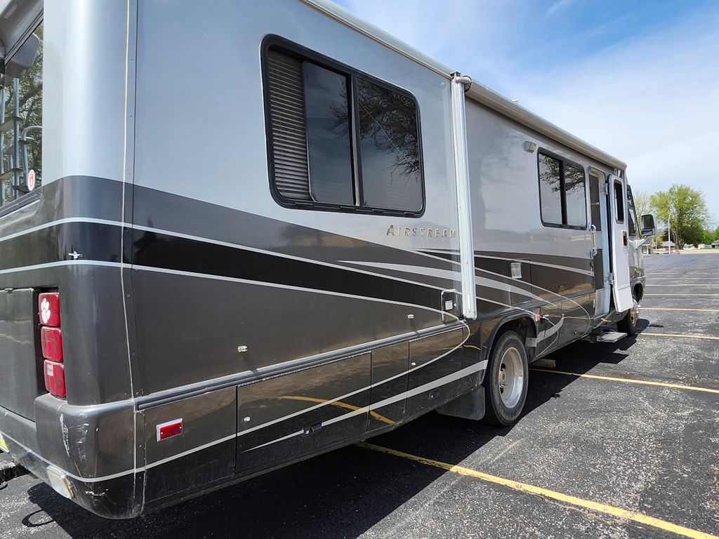 2005 Airstream Land Yacht 30 - National Vehicle