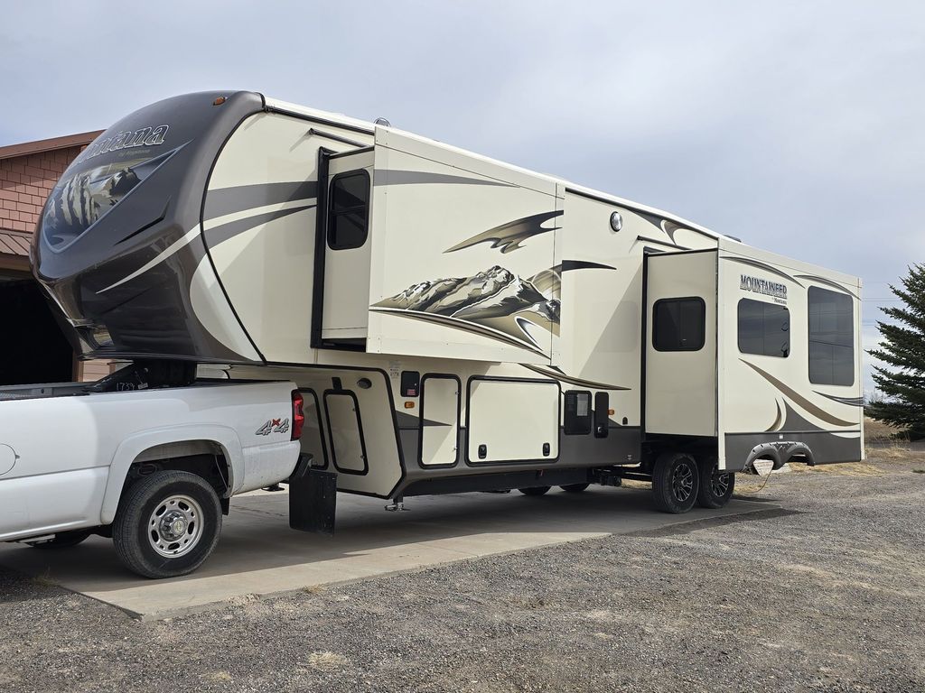 2015 Keystone Montana Mountaineer 295RKD - National Vehicle