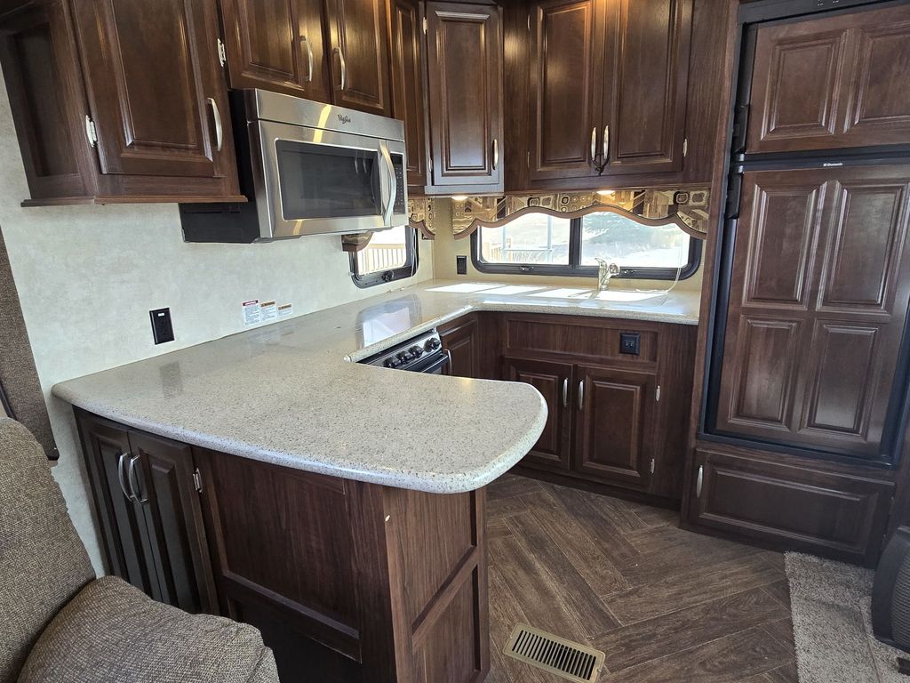 2015 Keystone Montana Mountaineer 295RKD - National Vehicle